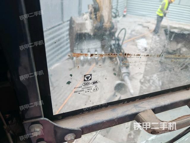 后窗玻璃角標（駕駛室部分）