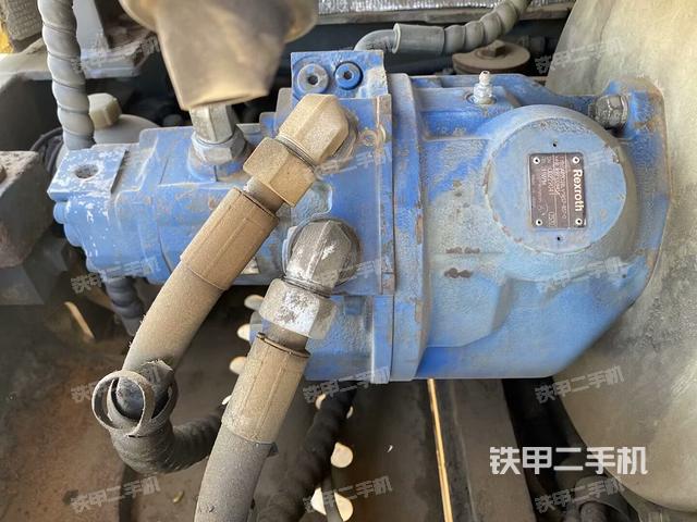 液壓泵艙室正面整體(整機外觀) 液壓泵艙室正面整體(整機外觀)