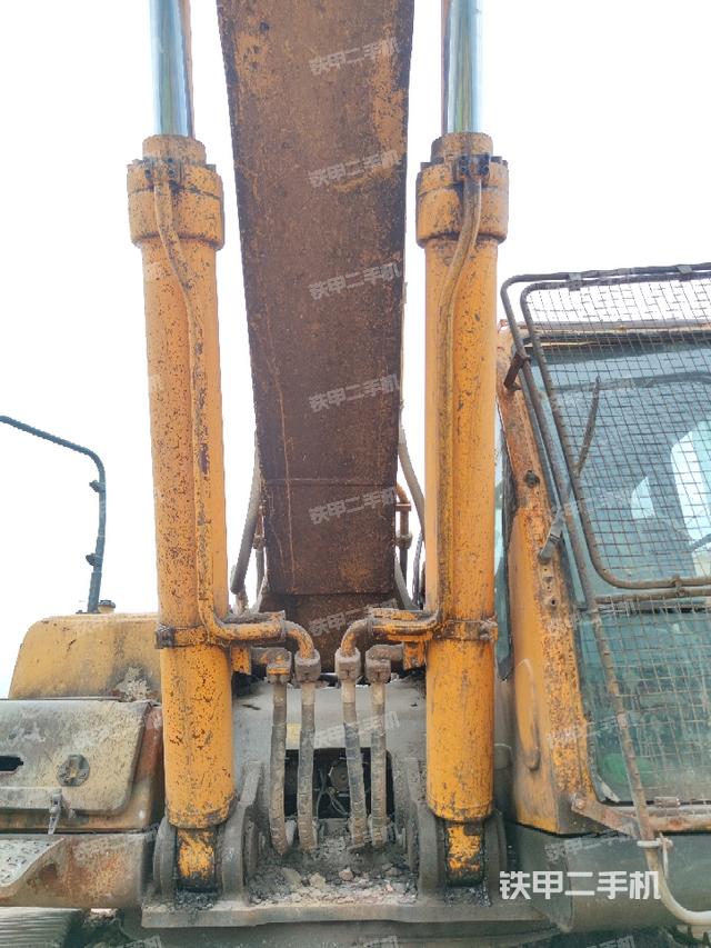 大臂油缸整體?豎拍（工作和回轉(zhuǎn)裝置）