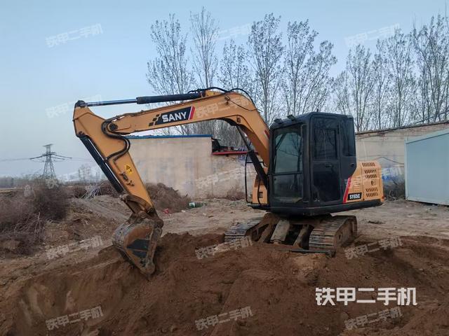 駕駛室整體(整機(jī)外觀) 駕駛室整體(整機(jī)外觀)