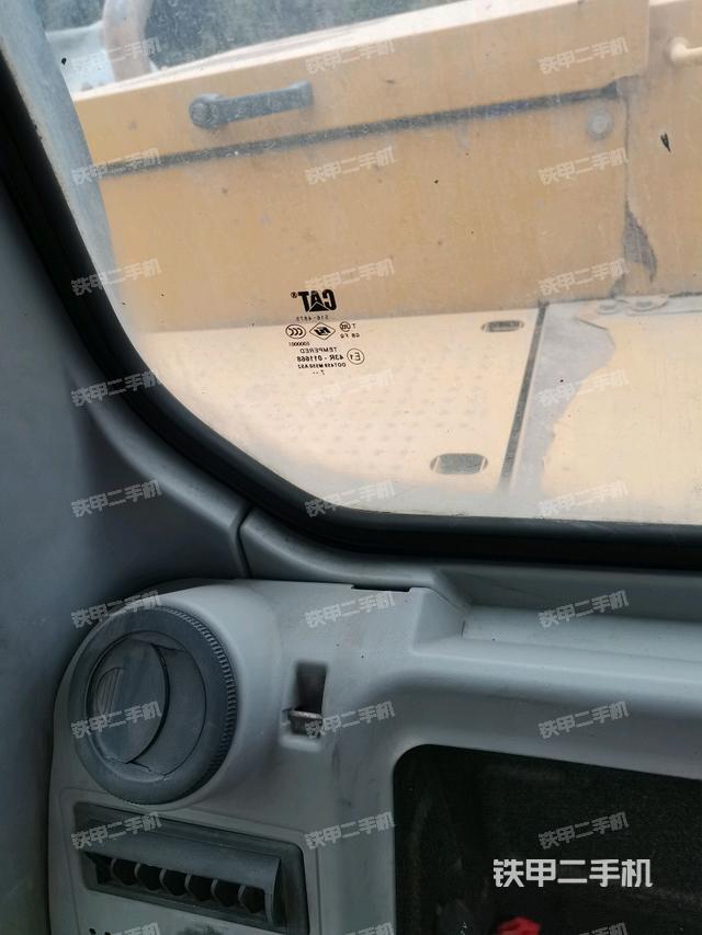 后窗玻璃角標（駕駛室部分）