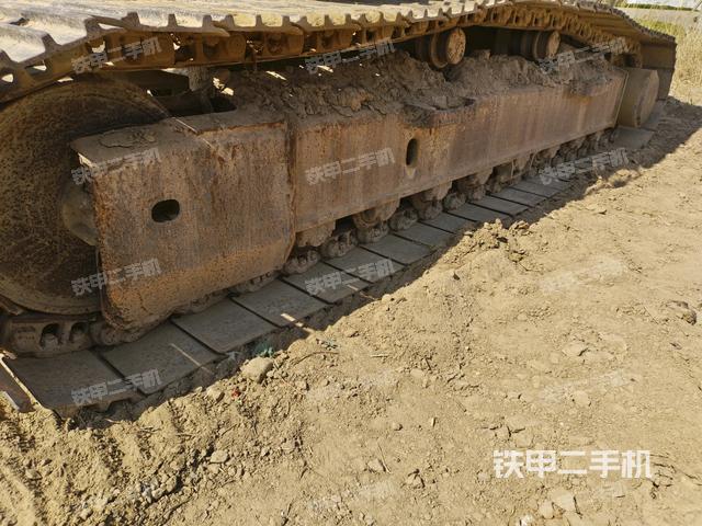 單側(cè)履帶整體(整機外觀) 單側(cè)履帶整體(整機外觀)