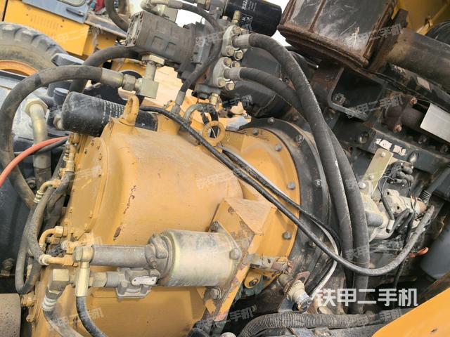 散熱器全景（壓路機(jī)發(fā)動(dòng)機(jī)艙）