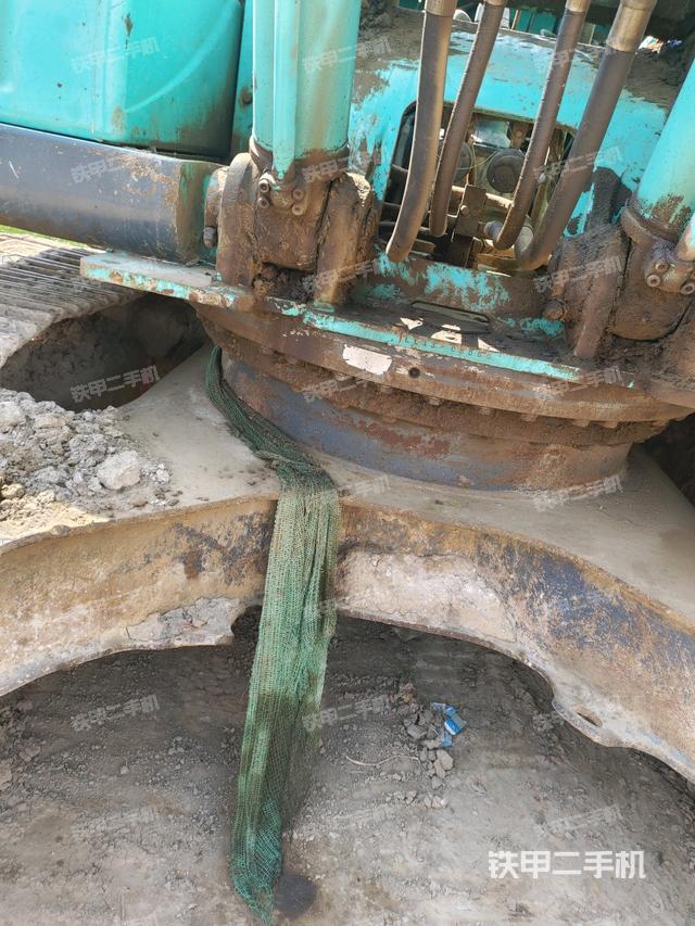 轉(zhuǎn)盤和下車架正前(工作和回轉(zhuǎn)裝置) 轉(zhuǎn)盤和下車架正前(工作和回轉(zhuǎn)裝置)