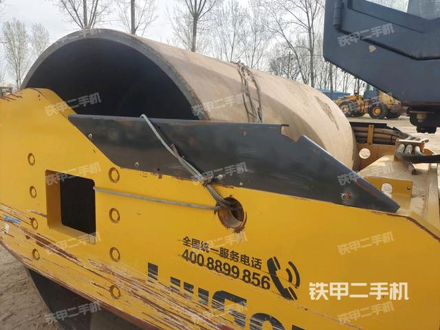 正后側(cè)（壓路機(jī)前后車架）