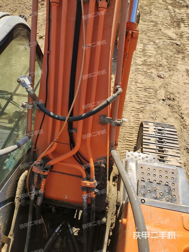 大臂背部俯視（工作和回轉(zhuǎn)裝置）