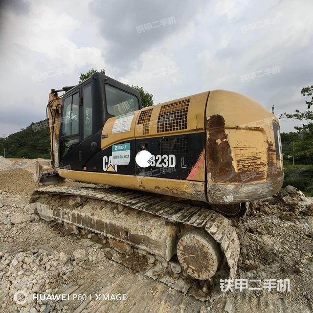 卡特彼勒323DL挖掘机的设备实拍-第3张实拍照片