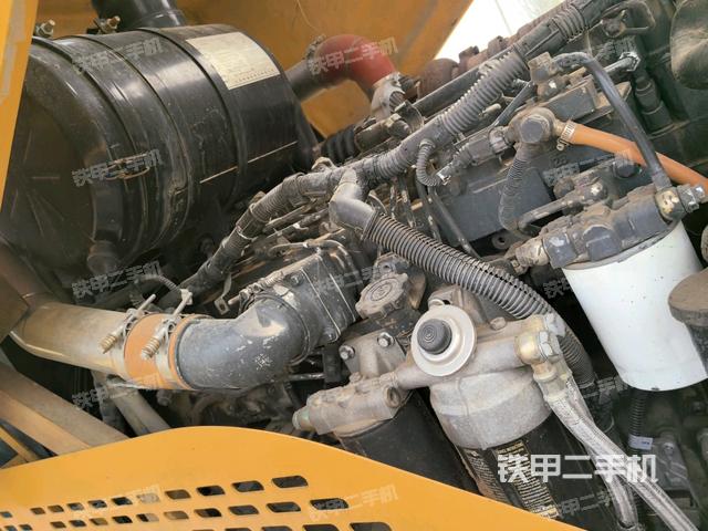 發(fā)動(dòng)機(jī)艙全景（壓路機(jī)發(fā)動(dòng)機(jī)艙）