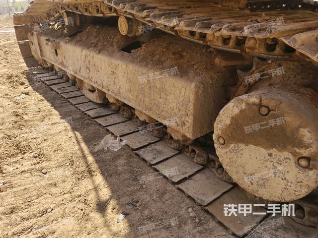 右驱动轮（行走机构）