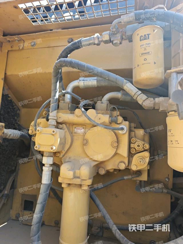 液壓泵艙室正面整體(整機(jī)外觀) 液壓泵艙室正面整體(整機(jī)外觀)