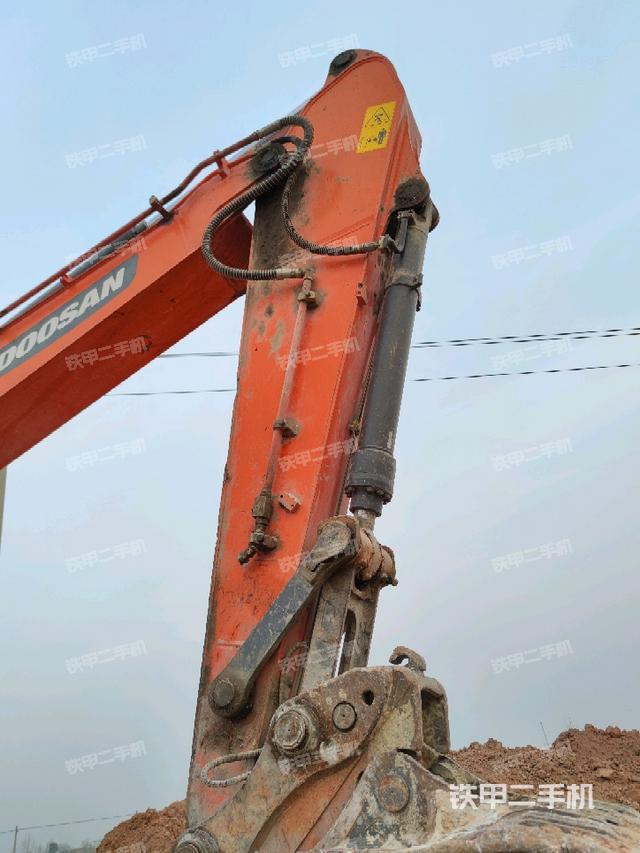 小臂整體右前(工作和回轉(zhuǎn)裝置) 小臂整體右前(工作和回轉(zhuǎn)裝置)