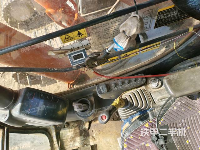 右側(cè)玻璃角標(biāo)(駕駛室部分) 右側(cè)玻璃角標(biāo)(駕駛室部分)