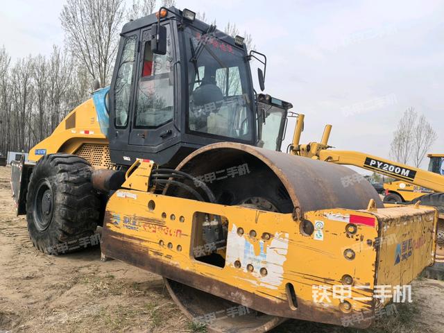 右前45°（壓路機(jī)整機(jī)外觀）