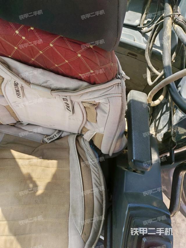 座椅左側(cè)控制臺(tái)/音響/含左手柄(駕駛室部分) 座椅左側(cè)控制臺(tái)/音響/含左手柄(駕駛室部分)