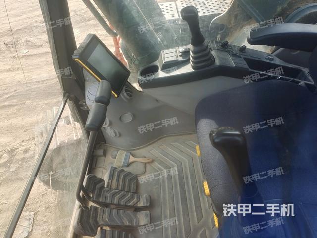 駕駛室左前45度（駕駛室部分）