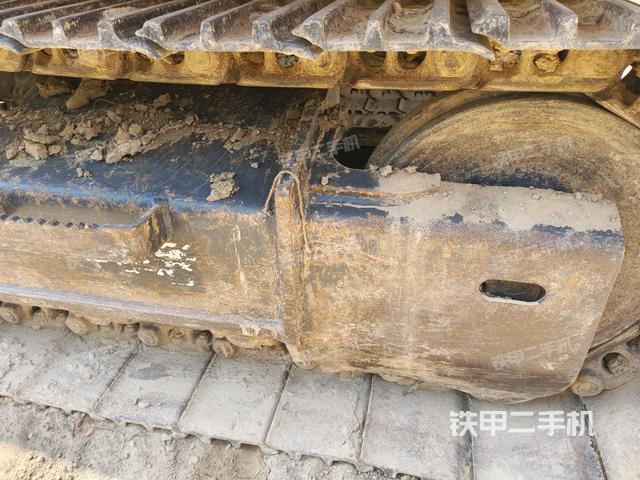 左驅(qū)動輪（行走機(jī)構(gòu)）