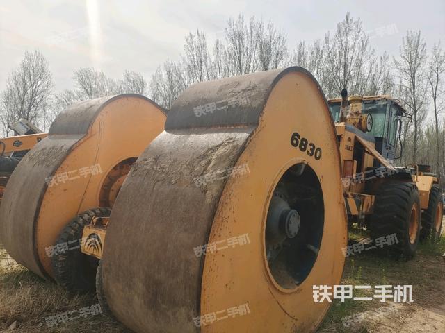 宇通6830压路机的设备实拍-第3张实拍照片