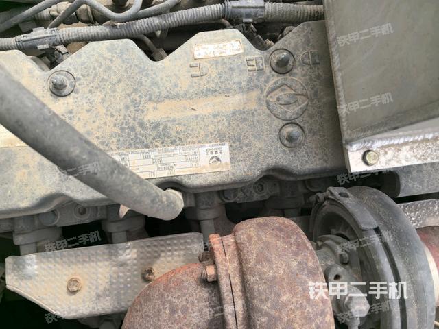 分動箱或變速箱（壓路機發(fā)動機艙）