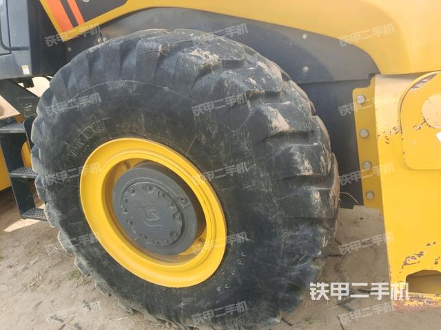 前輪左側(cè)減震塊連接及部件（壓路機(jī)前后車架）