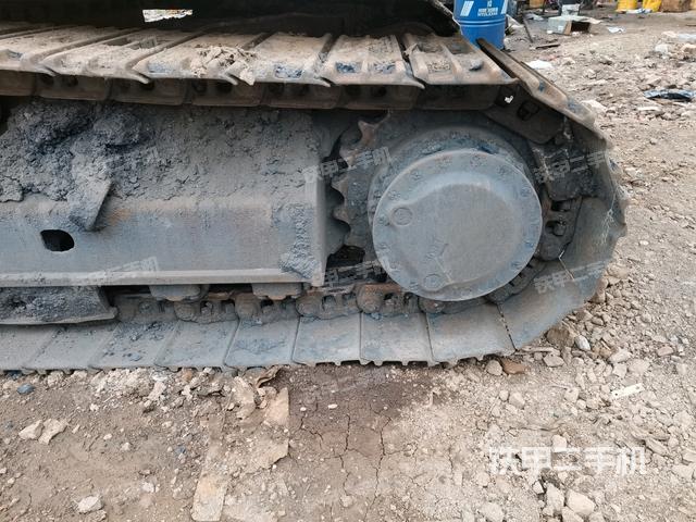 右驅(qū)動輪（行走機構(gòu)）