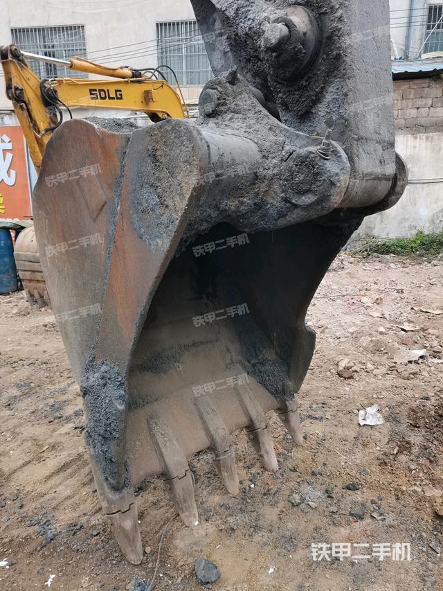 鏟斗右后整體（工作和回轉(zhuǎn)裝置）