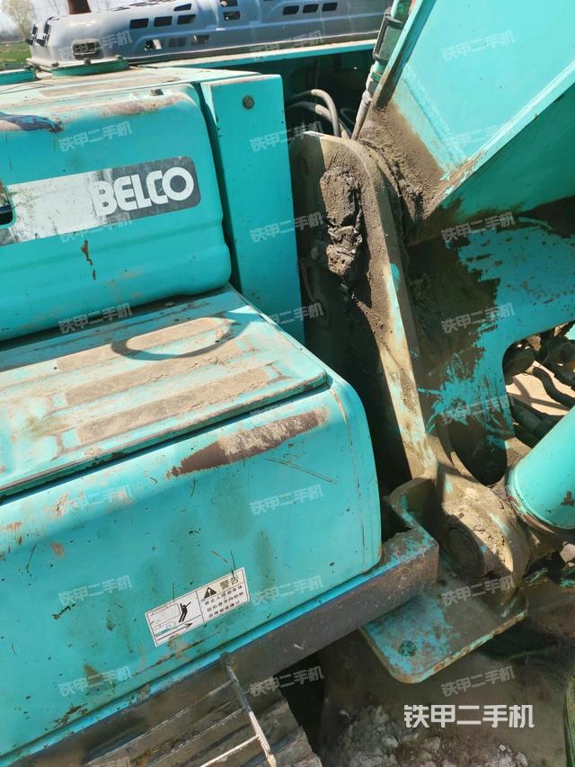 大臂根部?斜視(工作和回轉(zhuǎn)裝置) 大臂根部?斜視(工作和回轉(zhuǎn)裝置)