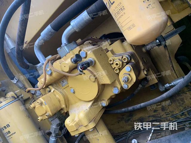 液壓泵艙室正面整體(整機(jī)外觀) 液壓泵艙室正面整體(整機(jī)外觀)