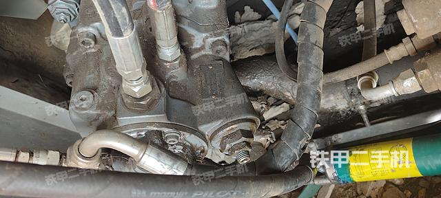 液压泵舱室正面整体（整机外观）