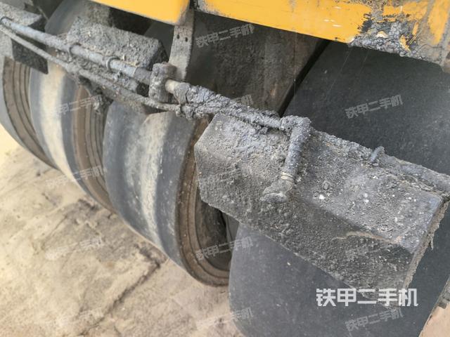 前輪左側減震塊連接及部件（壓路機前后車架）