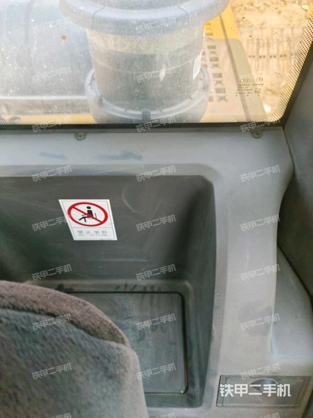 后窗玻璃角標(biāo)（駕駛室部分）