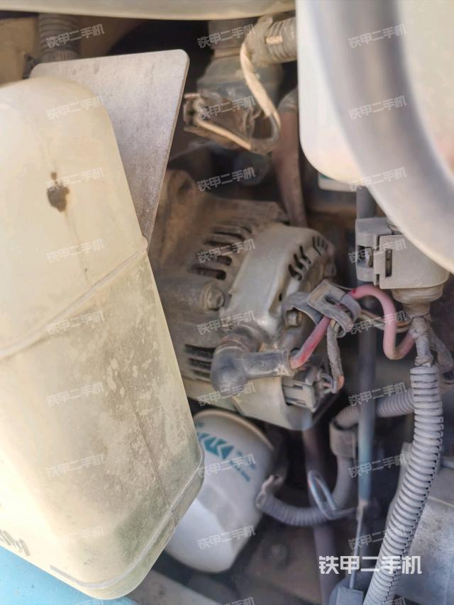 回轉(zhuǎn)馬達(dá)和主控閥（整機(jī)外觀）