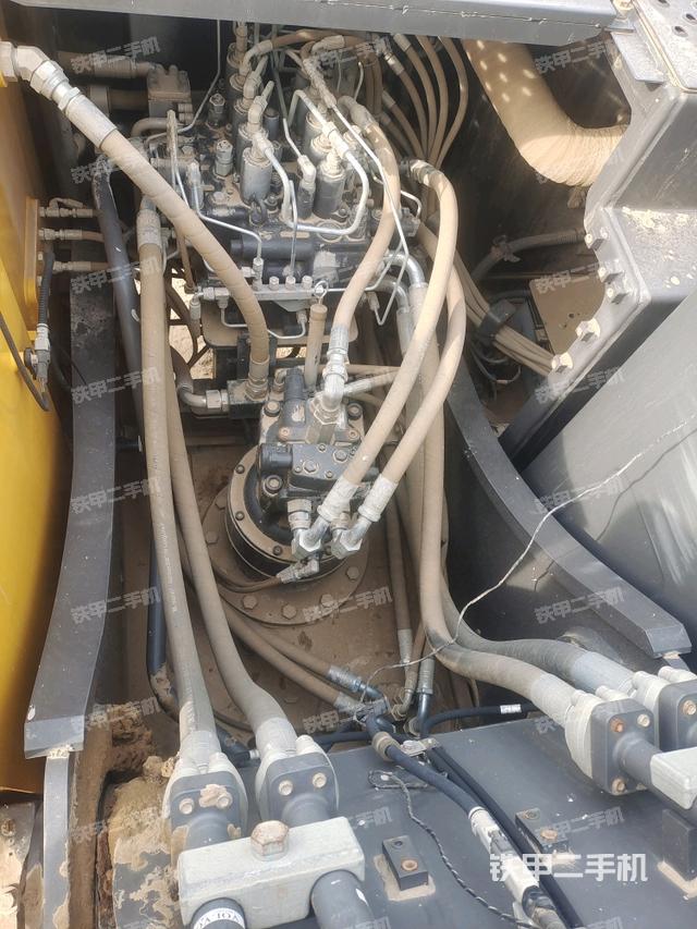 發(fā)動(dòng)機(jī)室（上車部件）