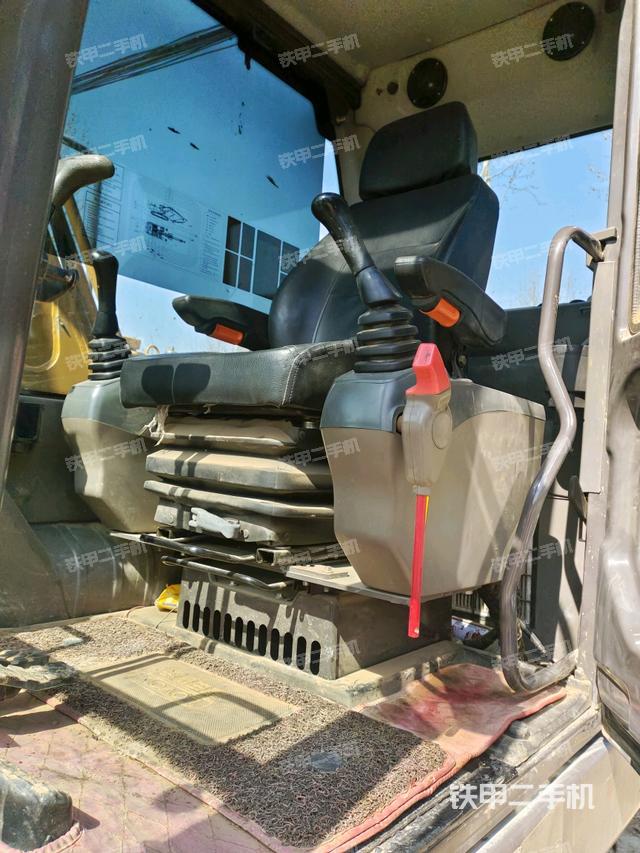 駕駛室正側(cè)（駕駛室部分）