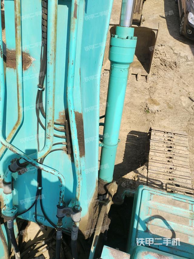 大臂背部俯視(工作和回轉(zhuǎn)裝置) 大臂背部俯視(工作和回轉(zhuǎn)裝置)