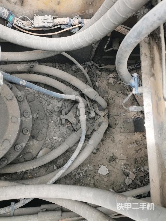 中央回轉(zhuǎn)接頭特寫（上車部件）