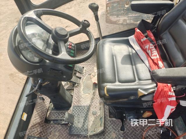 后玻璃角標(biāo)（壓路機(jī)駕駛室）