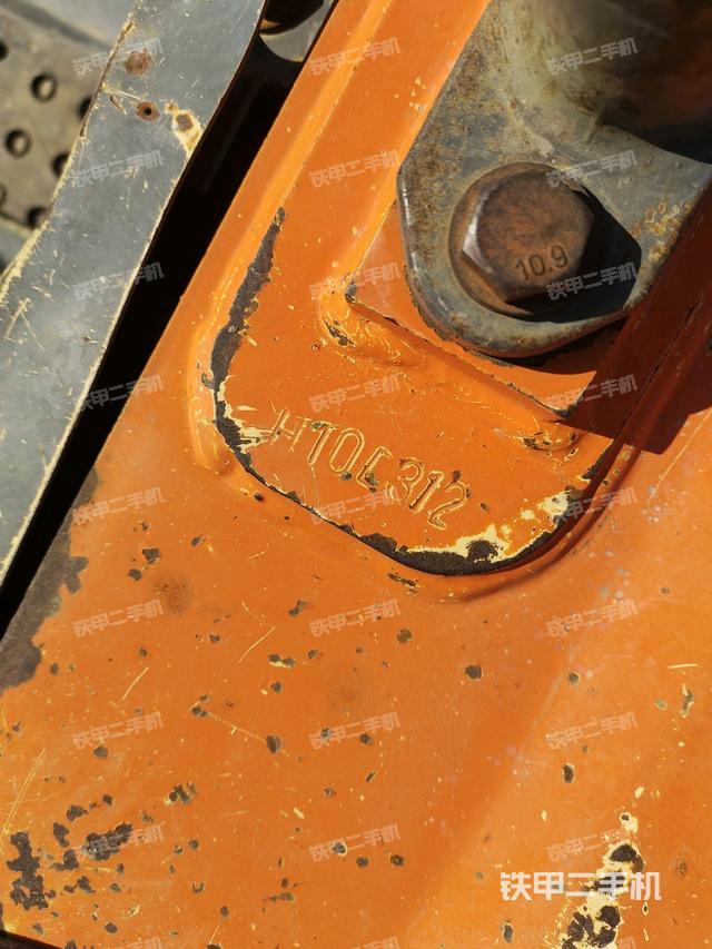 鏟斗右后整體(工作和回轉(zhuǎn)裝置) 鏟斗右后整體(工作和回轉(zhuǎn)裝置)