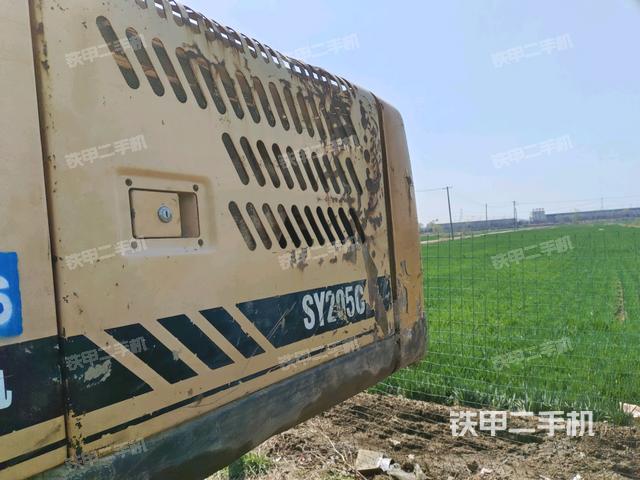 散熱器正面(大件艙室) 散熱器正面(大件艙室)