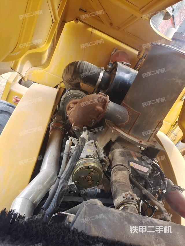 發(fā)動(dòng)機(jī)艙全景（壓路機(jī)發(fā)動(dòng)機(jī)艙）