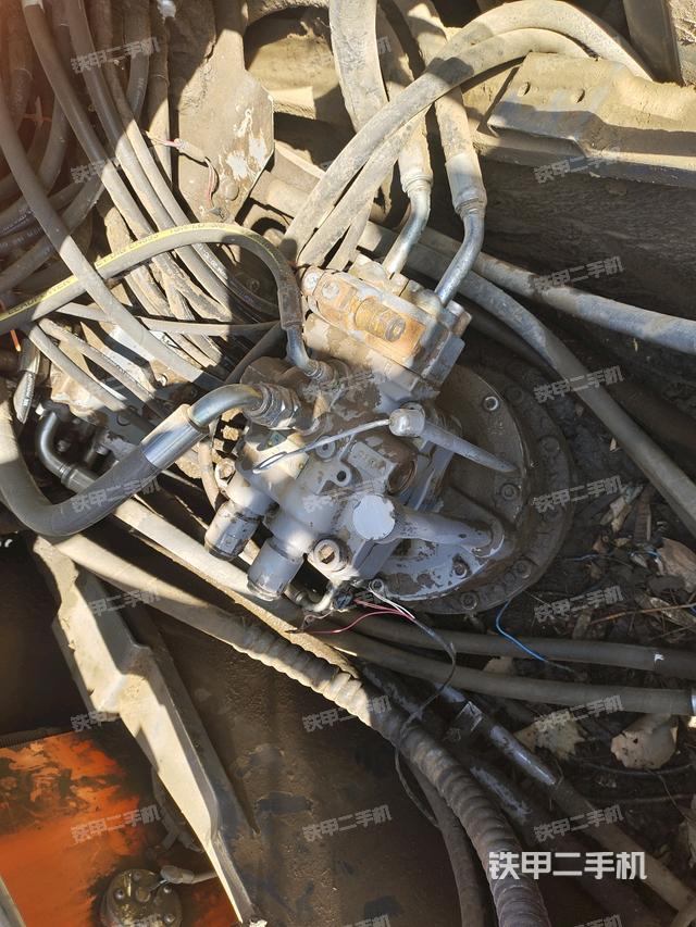 回轉(zhuǎn)馬達（上車部件）