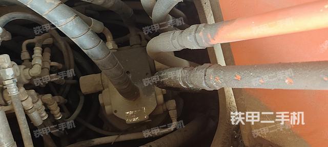 回转马达和主控阀（整机外观）