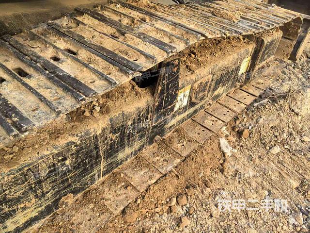 單側(cè)履帶整體（整機(jī)外觀）