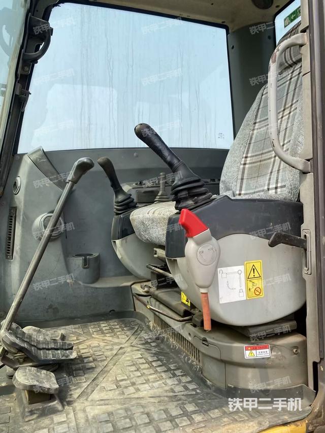 駕駛室整體（整機外觀）