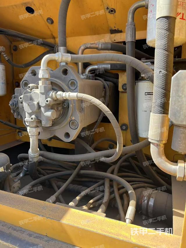 液壓泵艙室正面整體（整機(jī)外觀）