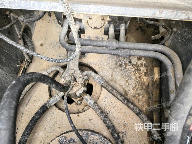 中央回轉(zhuǎn)接頭特寫（上車部件）