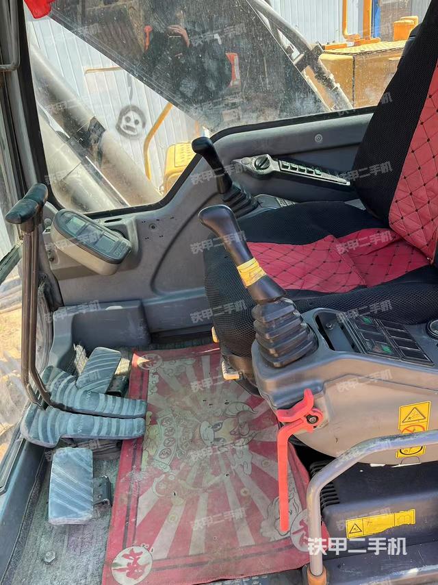 駕駛室整體（整機(jī)外觀）