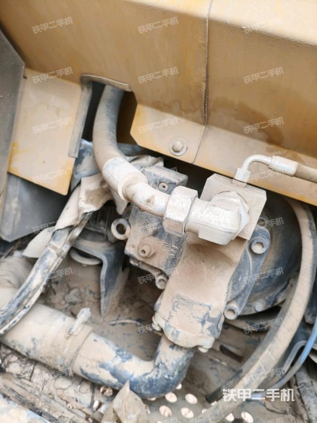 液壓泵艙室正面整體(整機(jī)外觀) 液壓泵艙室正面整體(整機(jī)外觀)