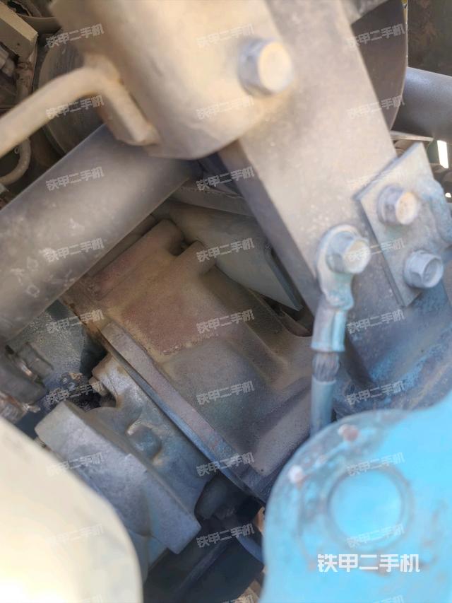 液壓泵艙室正面整體（整機(jī)外觀）