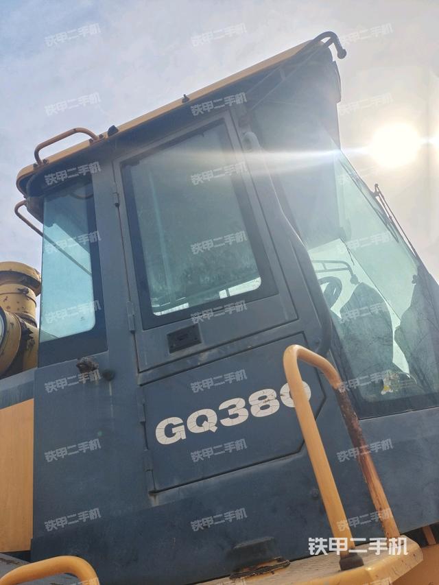 左側(cè)正面照（壓路機駕駛室）