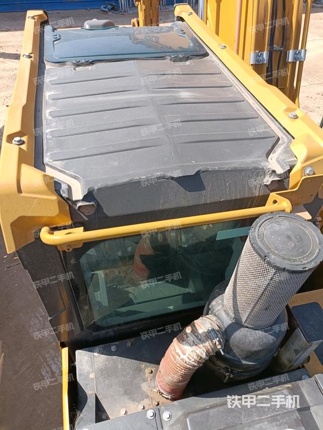 駕駛室頂部（整機外觀）